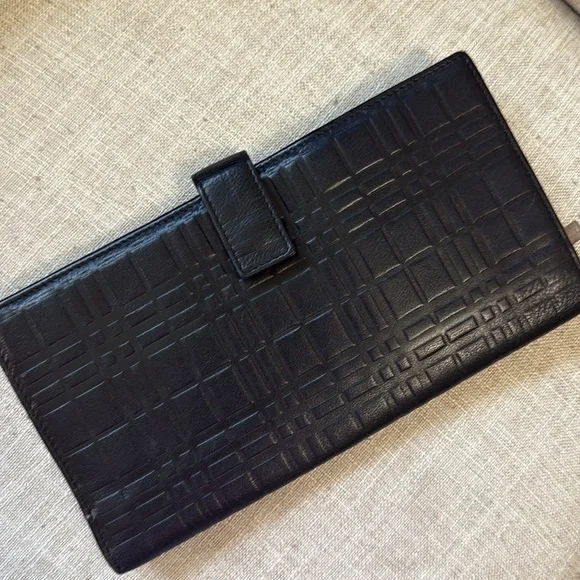 Burberry Signature Black Leather Wallet; EUC - Picture 9 of 11